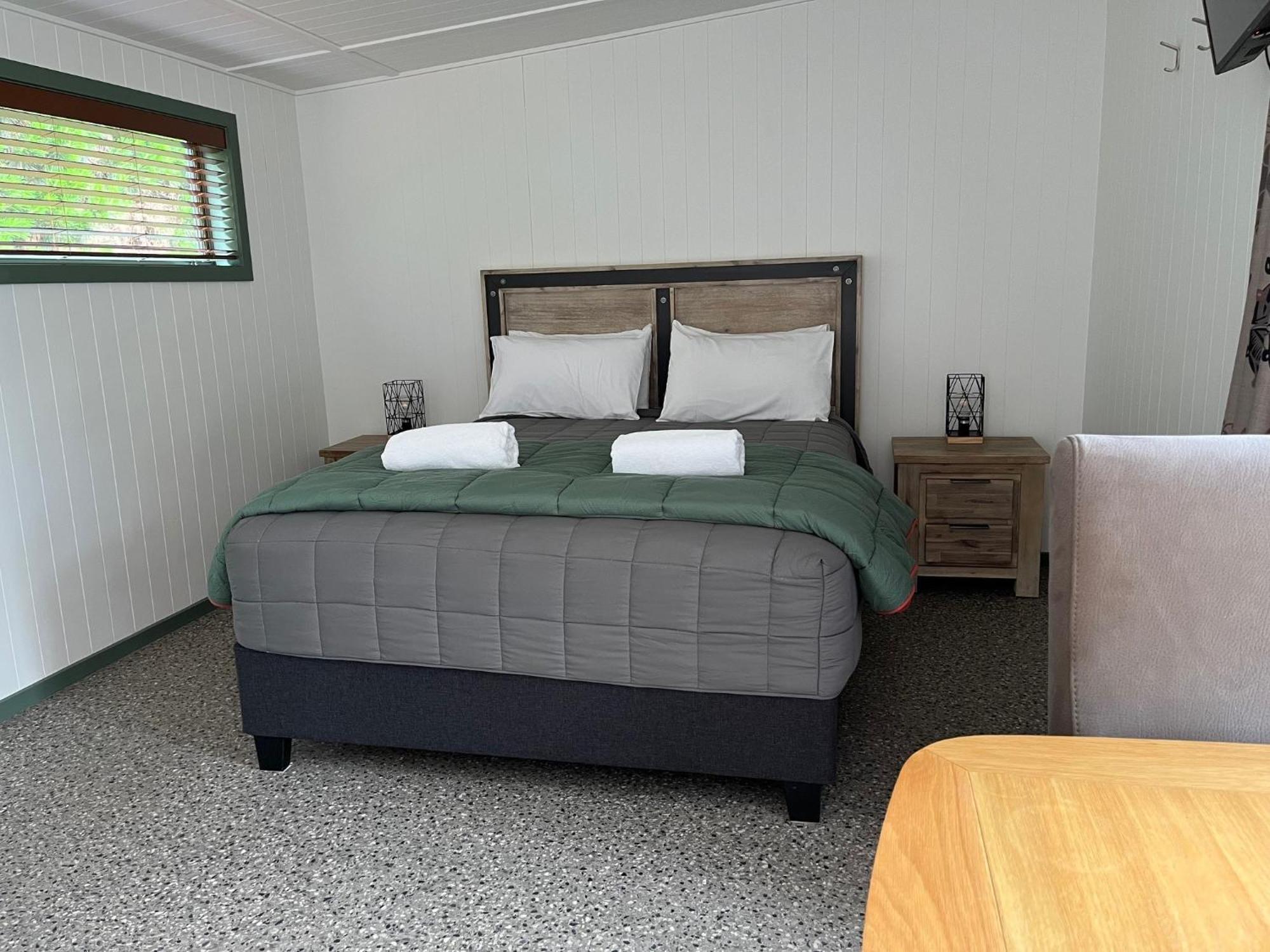 Millers Flat Holiday Park ภายนอก รูปภาพ